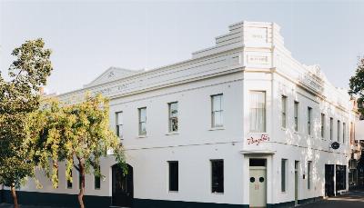 Photo of Naughtons Hotel in Parkville