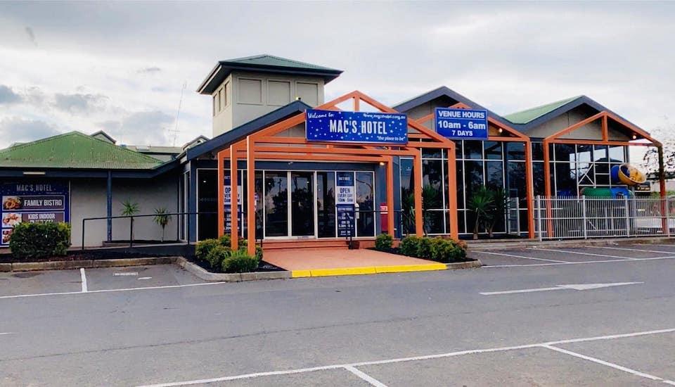 Photo of Macs Hotel in Melton